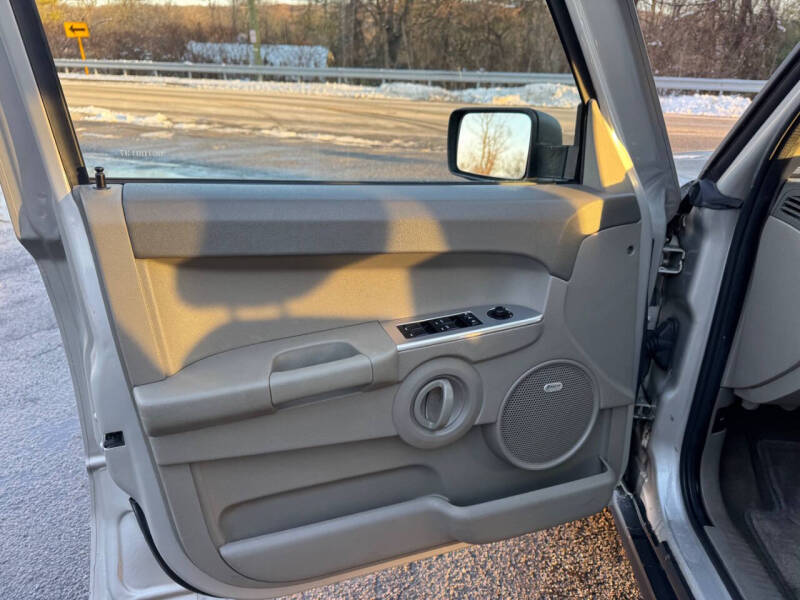 2008 Jeep Commander Sport