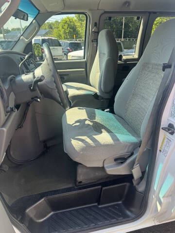 2005 Ford E-Series E-350 SD XLT