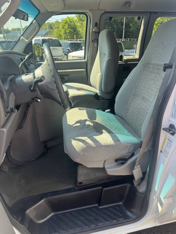 2005 Ford E-Series E-350 SD XLT