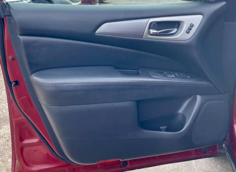 2017 Nissan Pathfinder SL