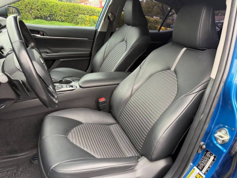 2020 Toyota Camry Hybrid SE