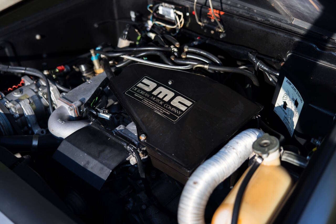 1981 DeLorean DMC-12 25