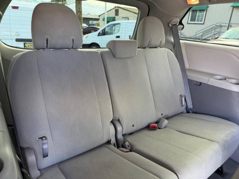 2014 Toyota Sienna L 7-Passenger