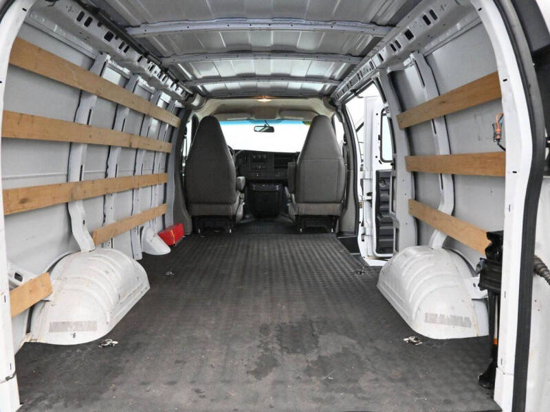 2022 Chevrolet Express 2500