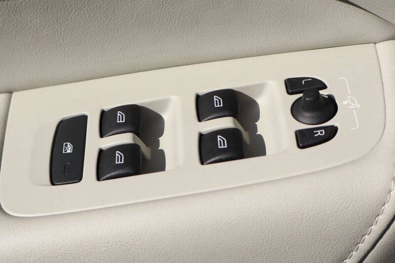 2024 Volvo XC60 B5 Core Dark Theme