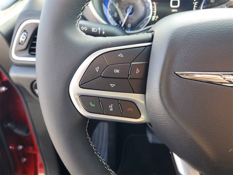 2025 Chrysler Voyager LX