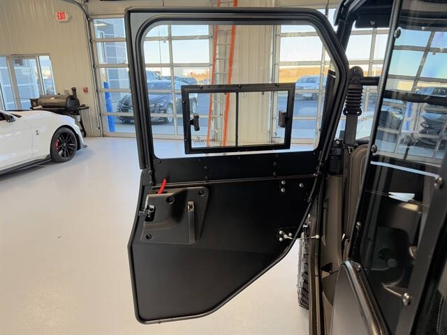 2025 Segway UT10 CREW