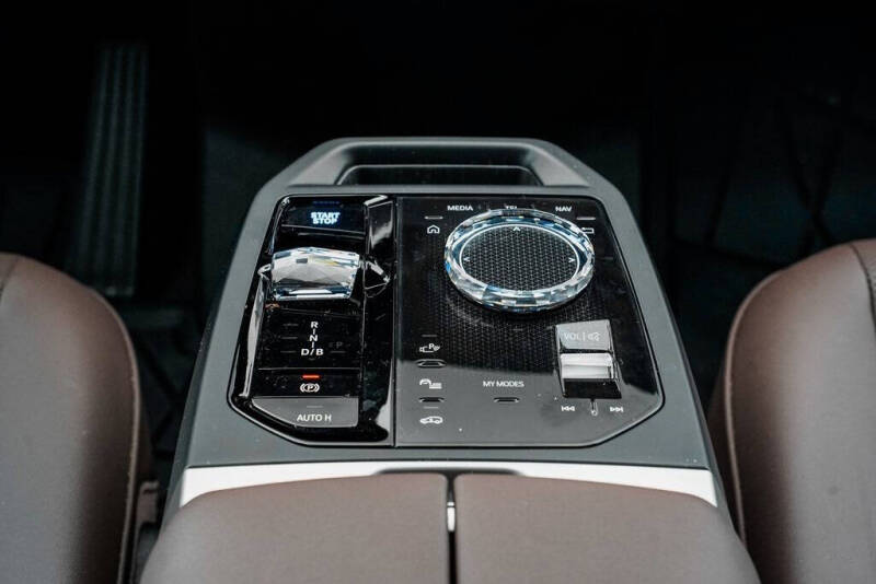 2025 BMW iX xDrive50