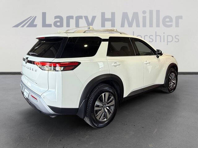 2022 Nissan Pathfinder SL