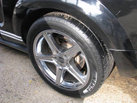 2005 Ford Mustang V6 Deluxe