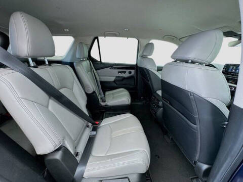 2023 Honda Pilot EX-L w/Rear Captain's Chairs