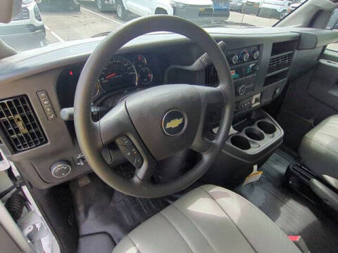 2025 Chevrolet Express 2500