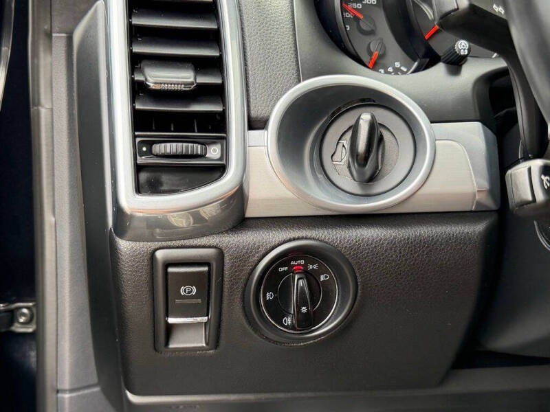 2013 Porsche Cayenne GTS