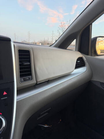 2015 Toyota Sienna LE 8-Passenger