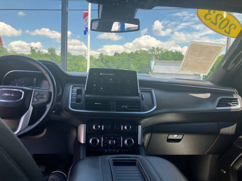 2023 GMC Yukon SLT