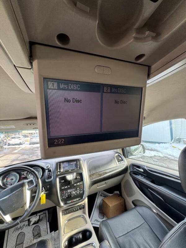 2012 Chrysler Town and Country Touring-L