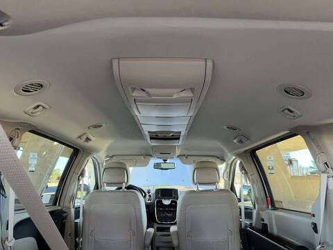 2016 Chrysler Town and Country Touring-L