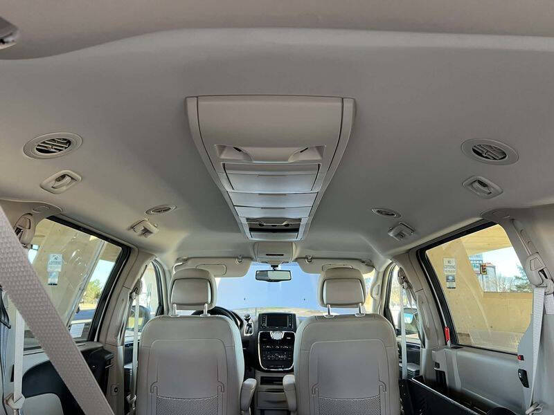 2016 Chrysler Town and Country Touring-L