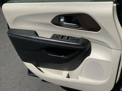 2020 Chrysler Voyager LX