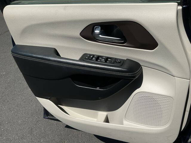 2020 Chrysler Voyager LX