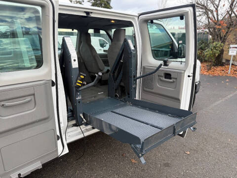 2011 Ford E-Series E-350 SD XLT