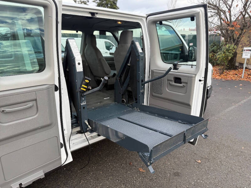 2011 Ford E-Series E-350 SD XLT