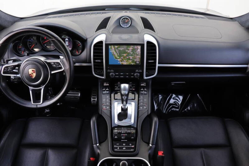 2017 Porsche Cayenne GTS