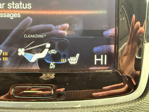 2018 Volvo XC90 T6 Momentum