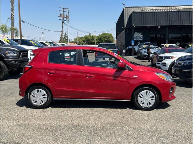 2022 Mitsubishi Mirage ES's photo