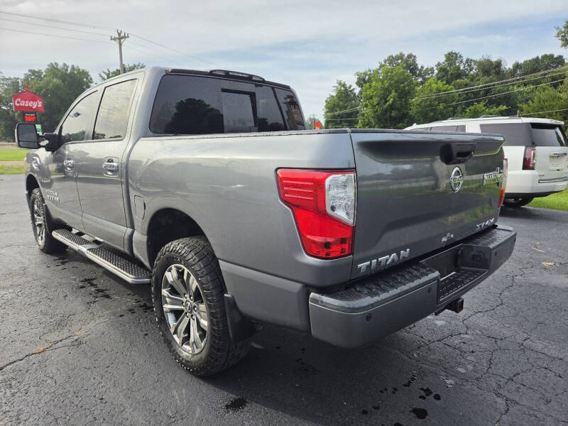 2017 Nissan Titan SV