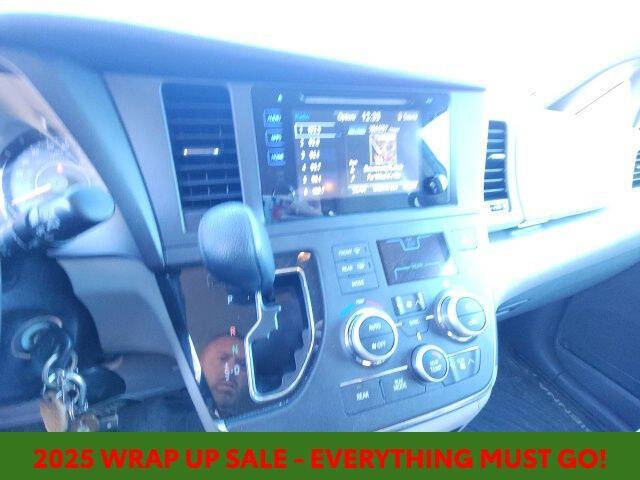 2017 Toyota Sienna LE 7-Passenger