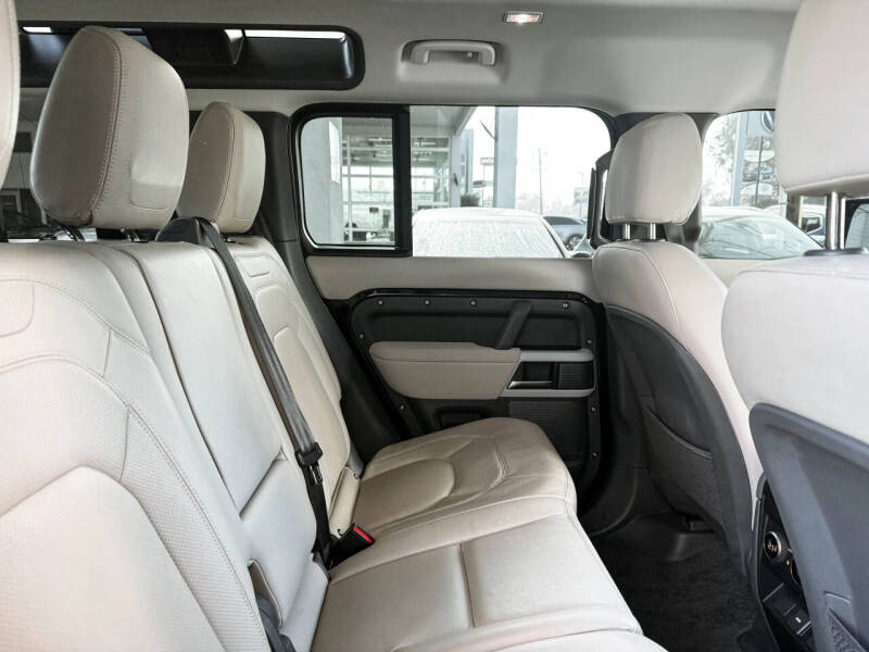 2023 Land Rover Defender 110 SE