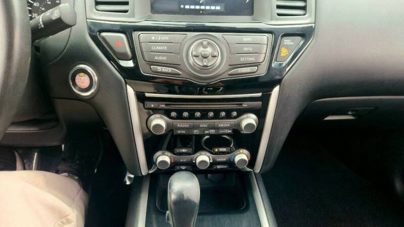 2017 Nissan Pathfinder SV