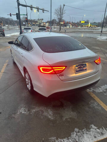 2016 Chrysler 200 LX