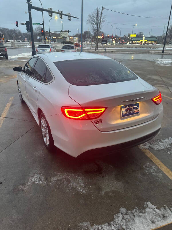 2016 Chrysler 200 LX