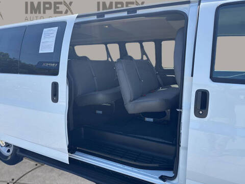 2025 Chevrolet Express LT 3500
