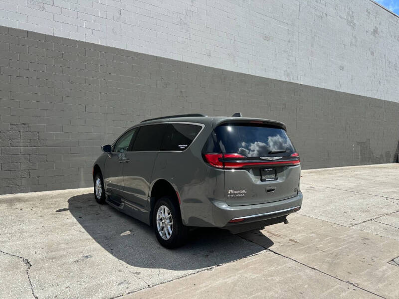 2022 Chrysler Pacifica Touring L