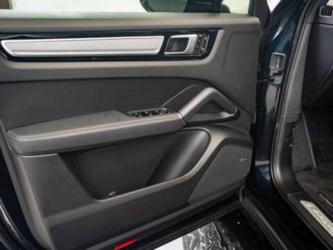 2023 Porsche Cayenne Platinum Edition