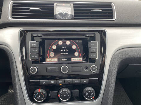 2013 Volkswagen Passat SE PZEV