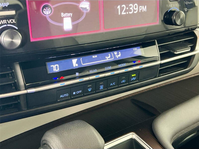 2022 Toyota Sienna LE 8-Passenger