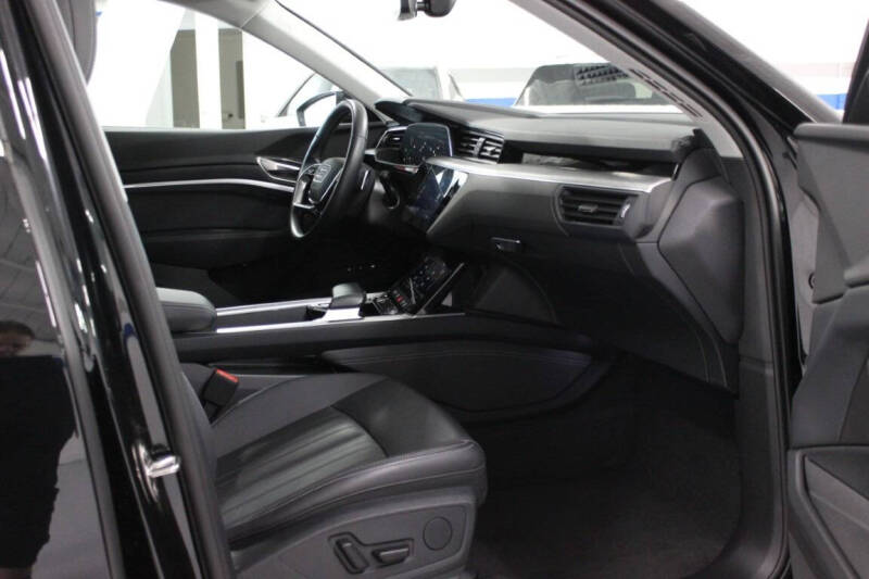 2024 Audi Q8 e-tron quattro Premium