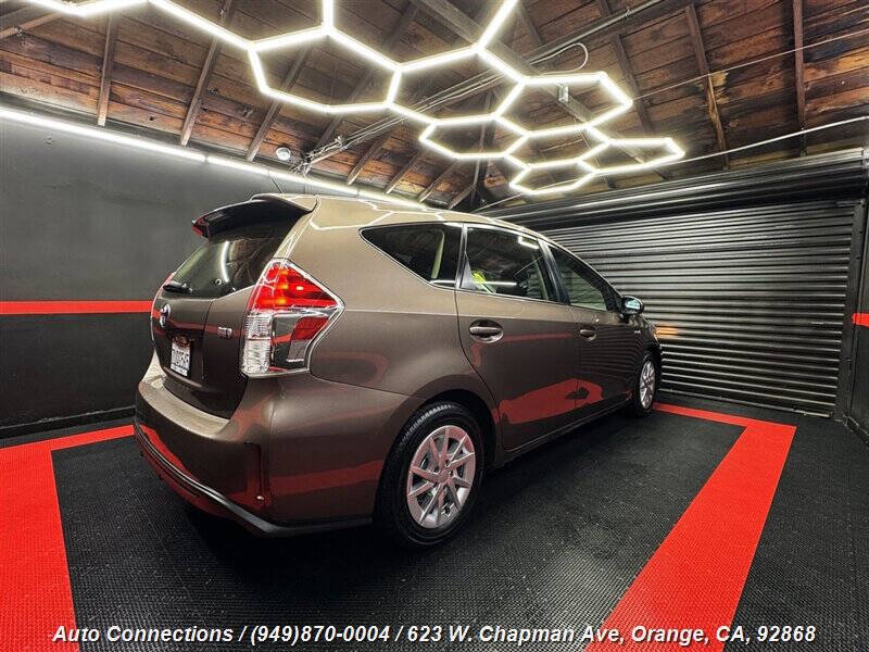 2016 Toyota Prius v Three