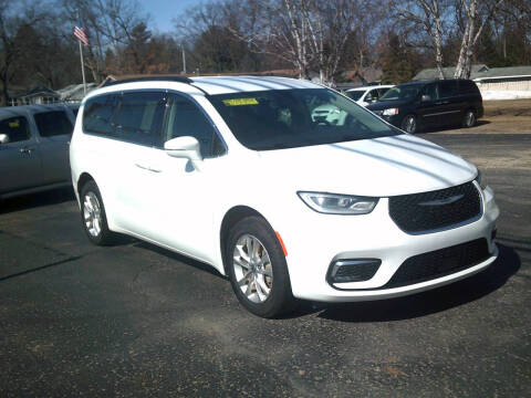 2021 Chrysler Pacifica for sale at LAKESIDE MOTORS LLC in Houghton Lake MI