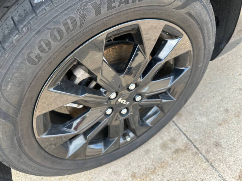 2024 Kia Carnival SX