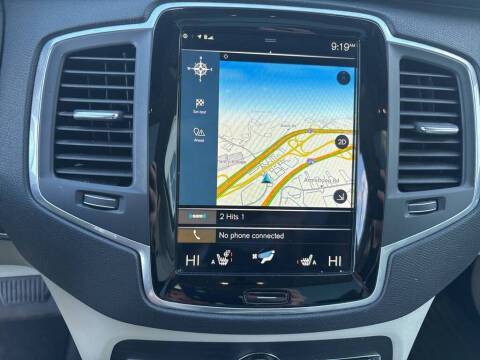 2020 Volvo XC90 T6 Momentum 6-Passenger