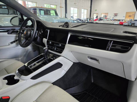 2023 Porsche Macan S