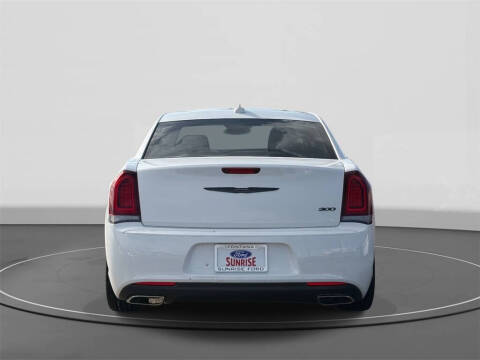 2022 Chrysler 300 Touring