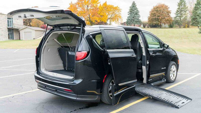 Used 2020 Chrysler Pacifica Touring L with VIN 2C4RC1BG5LR115587 for sale in Valders, WI