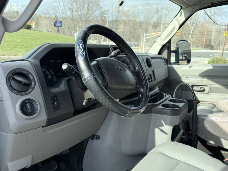 2011 Ford E-Series E-350 SD