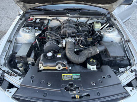 2005 Ford Mustang V6 Deluxe